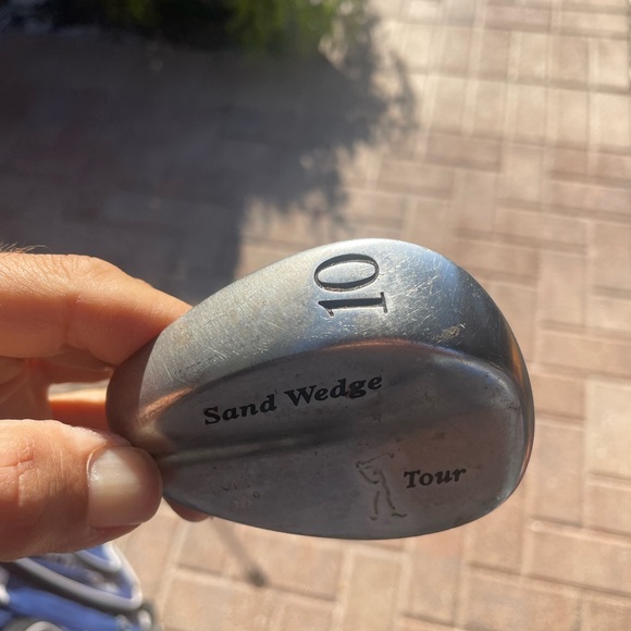Golf sand wedge 10 / 56 deg Tour 
In left handed 
Steel shaft used conditions - Picture 3 of 5